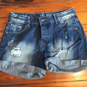 Boyfriend cut denim shorts